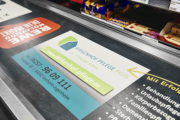 Zebra Invest - Grafik der Zebra Media - Referenz Kassenband im Supermarkt